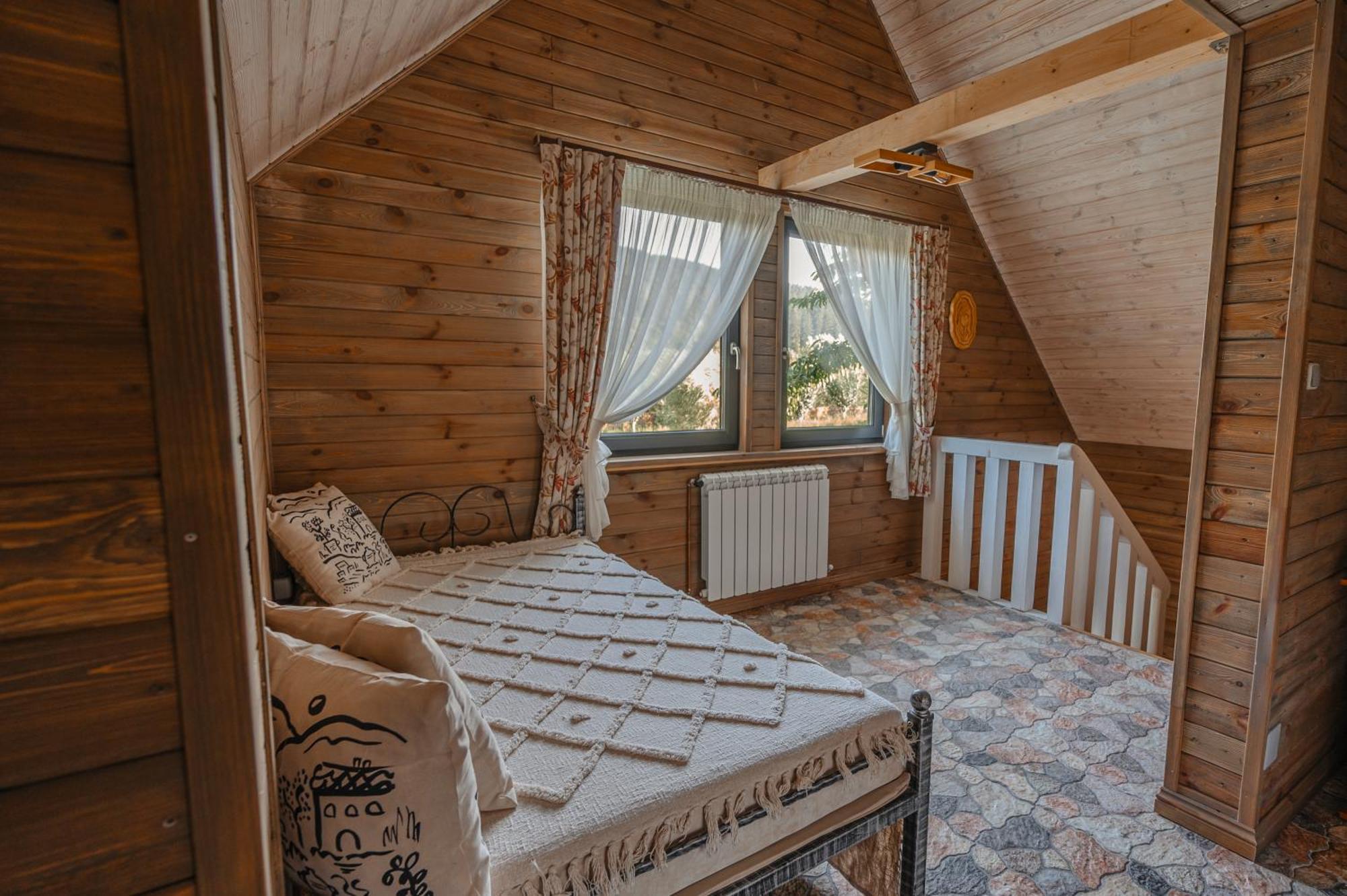 Moonlake Chalet Gainesti Exterior foto